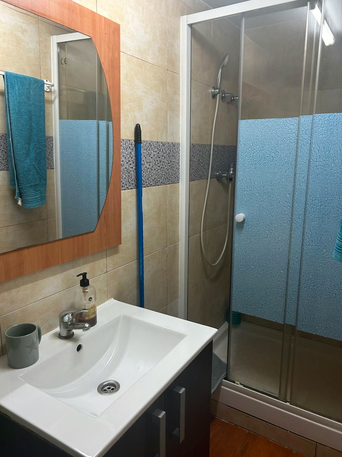 Baño de Piso de alquiler en L'Hospitalet de Llobregat con Aire acondicionado, Calefacción y Amueblado