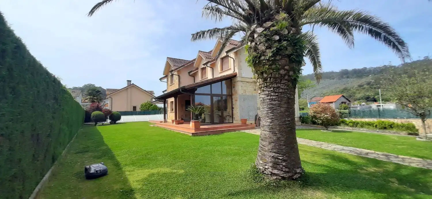 Vista exterior de Casa o xalet en venda en Argoños  amb Calefacció