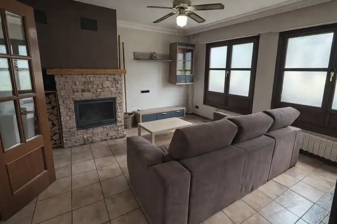 Sala de estar de Casa adosada en venta en Salvatierra / Agurain con Calefacción y Jardín privado