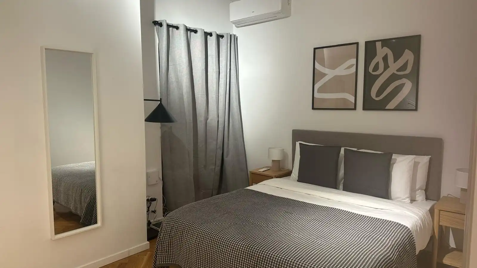 Bedroom of Flat for rent in Madrid  with Air Conditioner, Heating and Parquet flooring