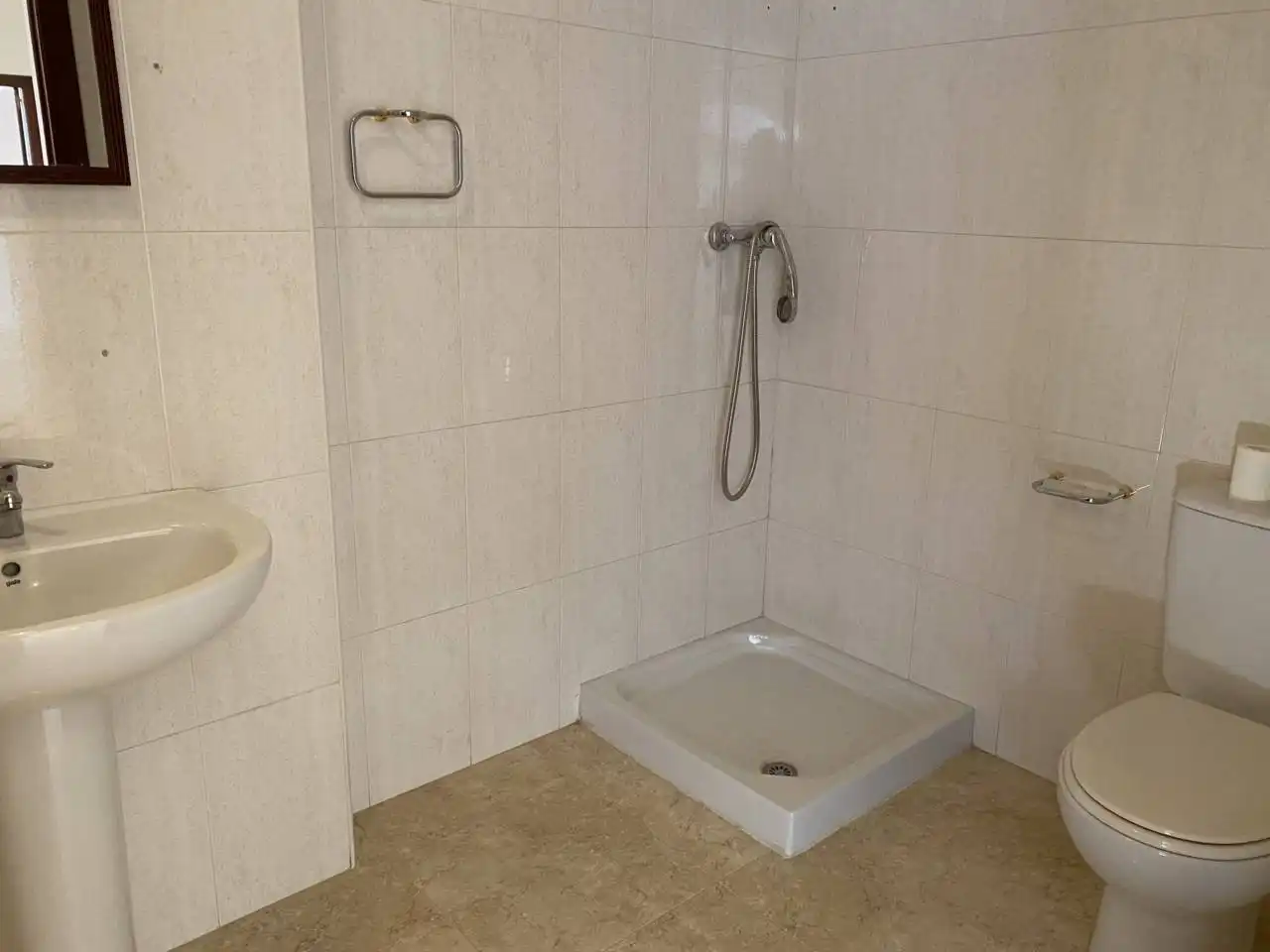 Badezimmer von Wohnung zur Miete in Alcañiz mit Heizung, Abstellraum und Balkon
