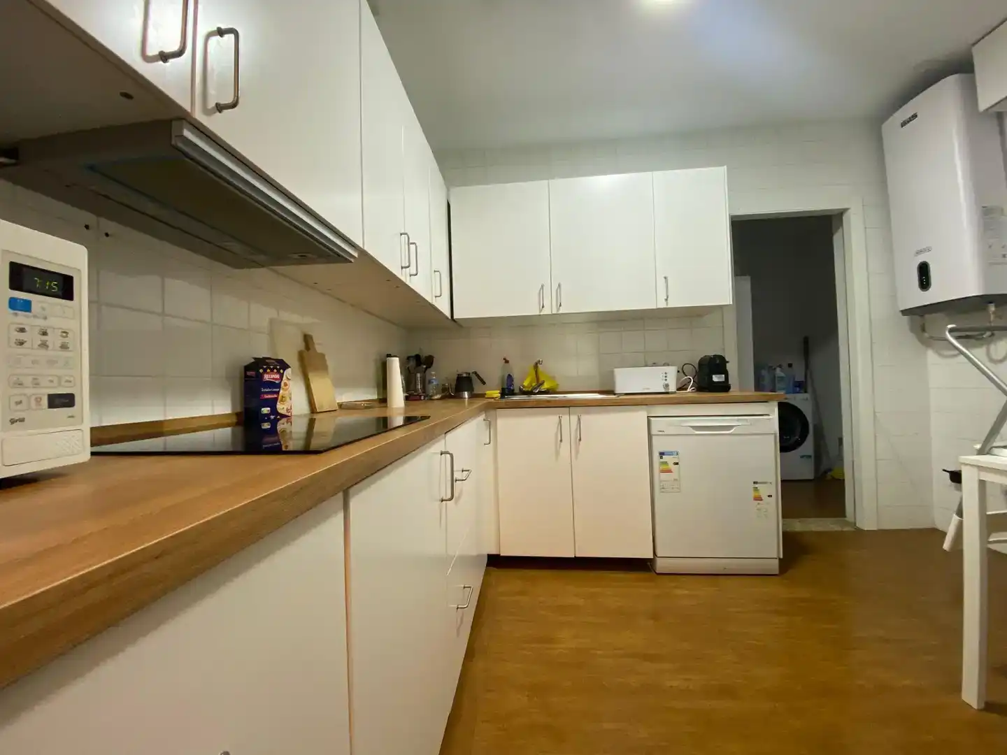 Kitchen of Flat for share in Sevilla  with Air Conditioner, Parquet flooring and Balcony