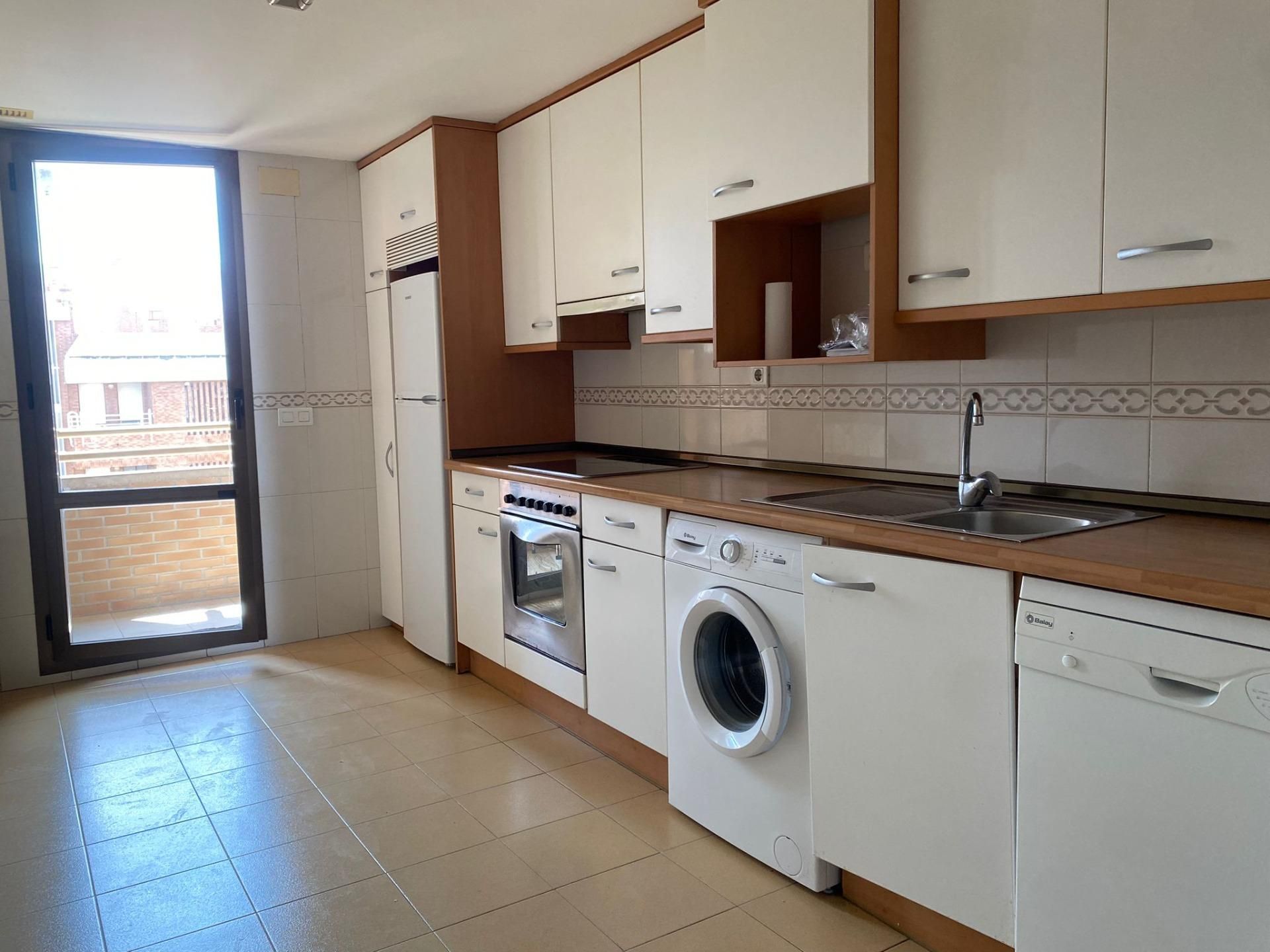 Kitchen of Flat for sale in  Zaragoza Capital  with Air Conditioner, Heating and Terrace