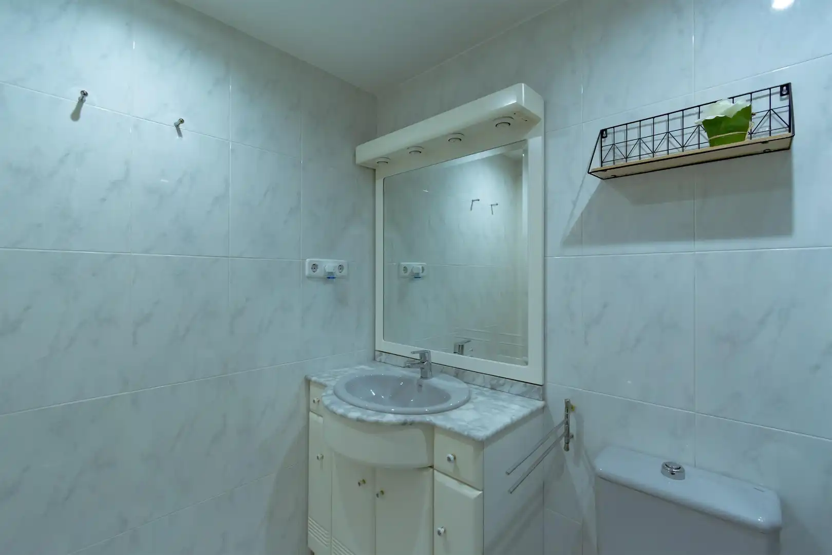 Baño de Piso en venta en Cartagena con Aire acondicionado, Trastero y Amueblado