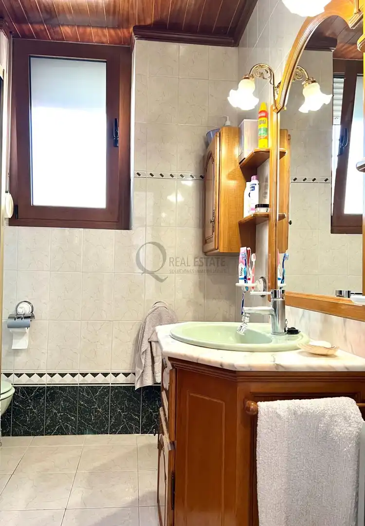 Bany de Casa o xalet en venda en Biar amb Calefacció, Jardí privat i Terrassa
