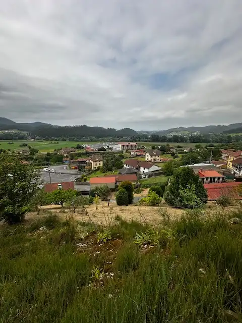Vista exterior de Casa adosada en venda en Pravia amb Calefacció, Jardí privat i Terrassa