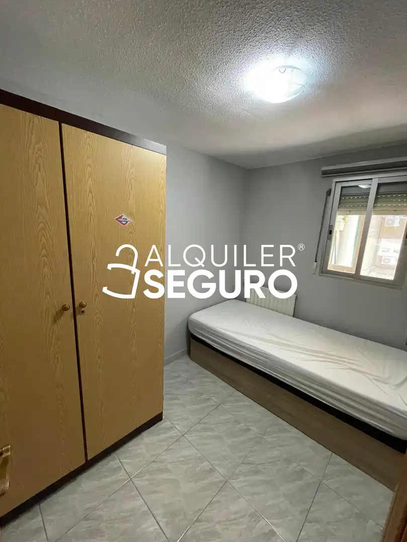 Habitación de Piso de alquiler en Madrid con Calefacción, Terraza y Amueblado