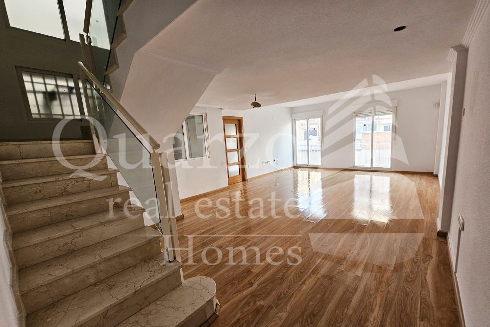 Sala d'estar de Pis en venda en Elda amb Traster