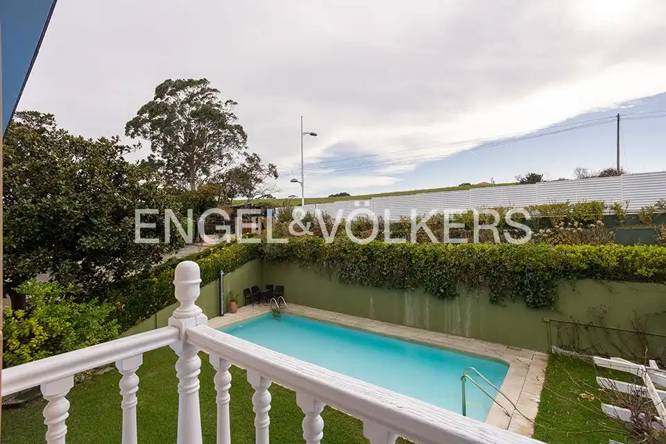 Piscina de Casa o xalet en venda en Miengo amb Calefacció, Jardí privat i Piscina