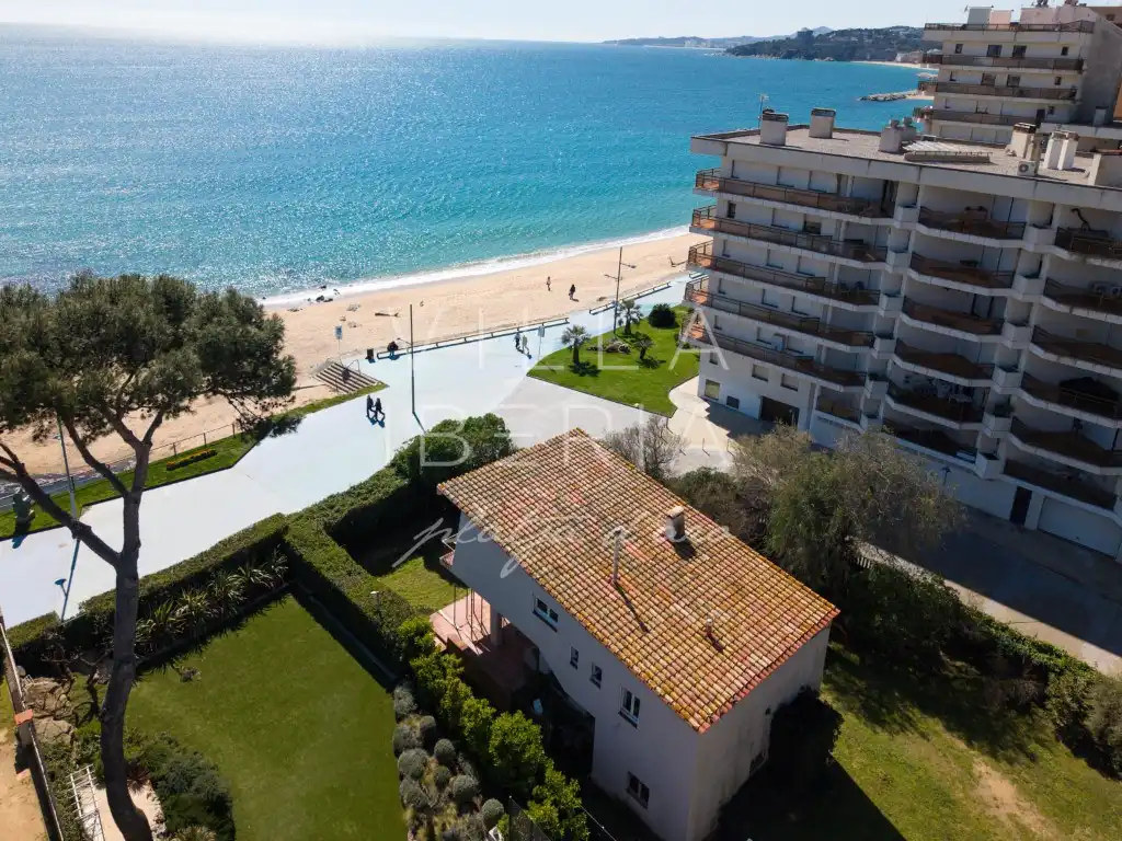 Vista exterior de Casa o xalet en venda en Calonge i Sant Antoni amb Jardí privat i Terrassa