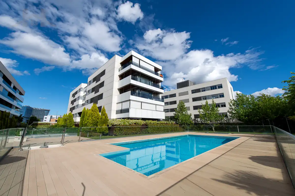 Vista exterior de Piso en venta en La Moraleja con Aire acondicionado, Calefacción y Terraza