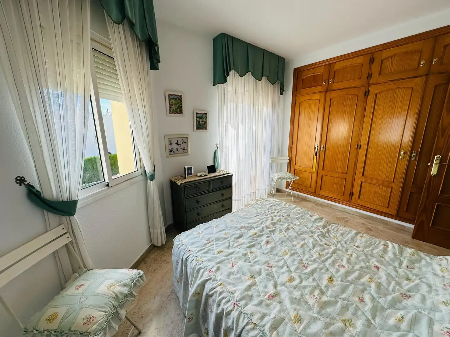 Dormitori de Casa adosada en venda en Mijas amb Aire condicionat, Calefacció i Jardí privat