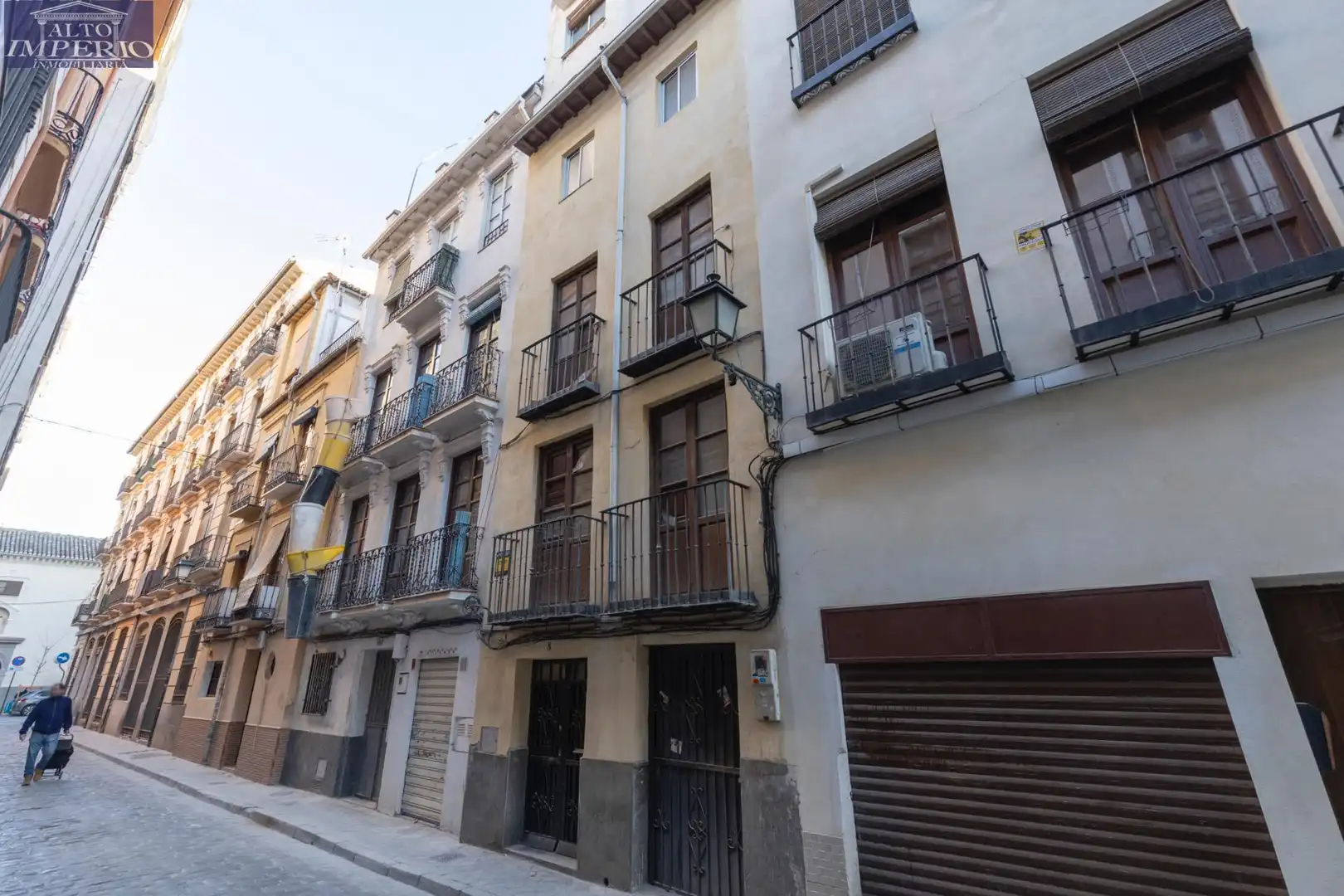 Casa con terraza en venta en Calle CONDE DE LAS INFANTAS