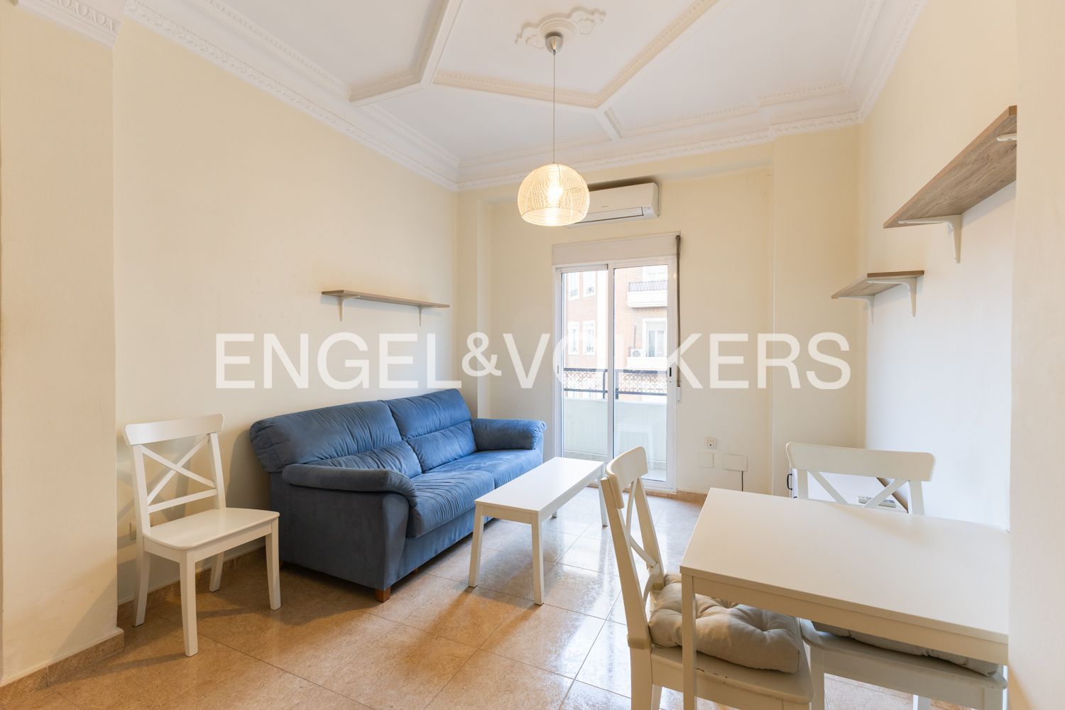 Sala d'estar de Apartament de lloguer en  Valencia Capital amb Aire condicionat, Calefacció i Moblat