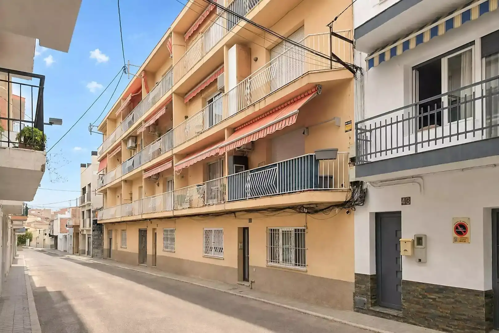 Vista exterior de Pis en venda en Roses amb Terrassa