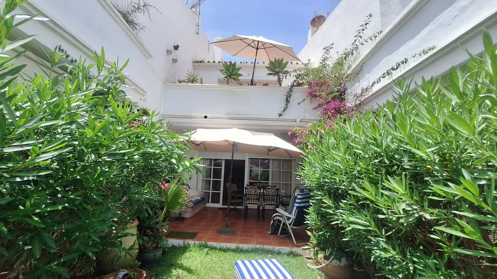 Garden of Detached homes for sale in Estepona  with Air Conditioner, Terrace and Swimming Pool