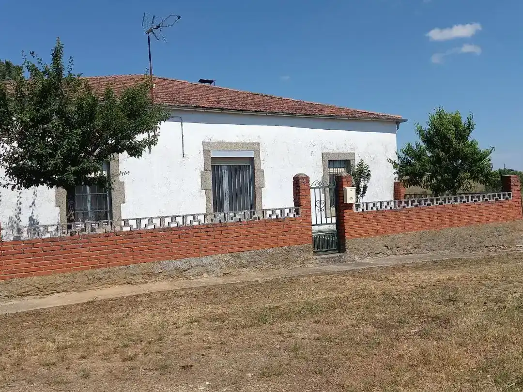 Vista exterior de Casa o chalet en venta en Herguijuela del Campo con Jardín privado, Trastero y Amueblado
