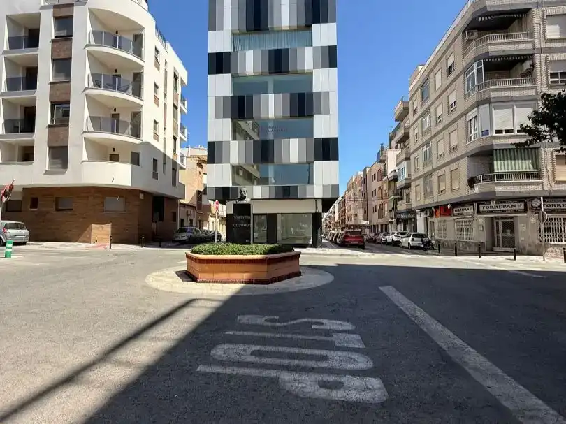Vista exterior de Àtic de lloguer en Torrevieja amb Aire condicionat