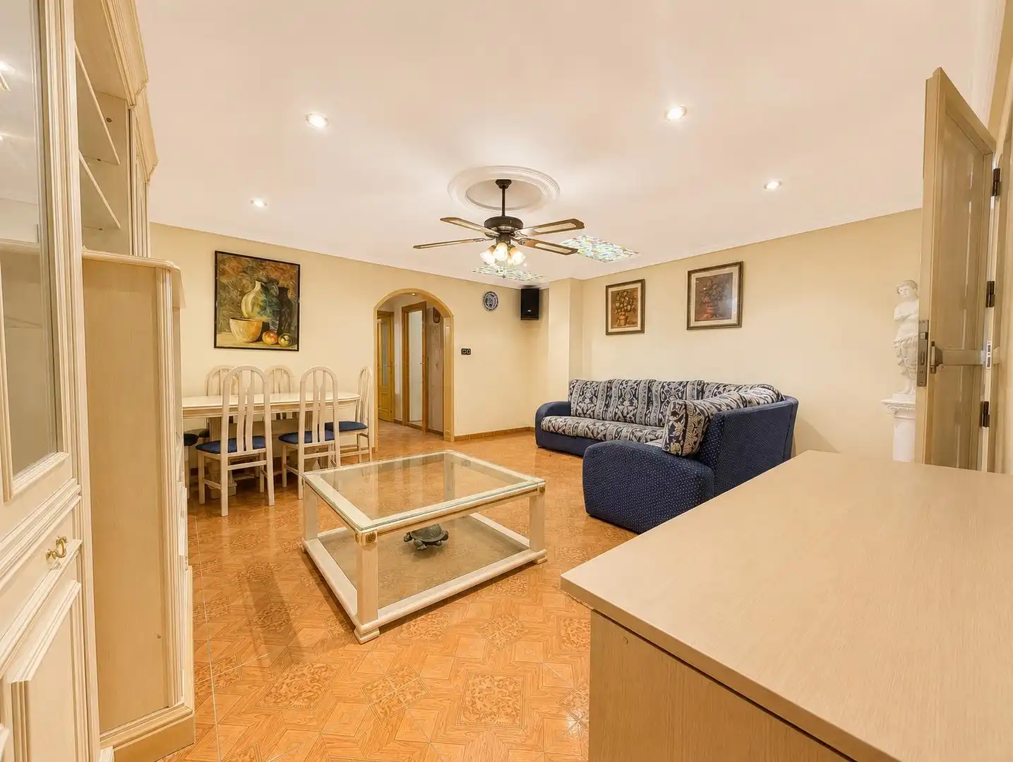 Sala de estar de Casa adosada en venta en Cox con Aire acondicionado, Terraza y Balcón