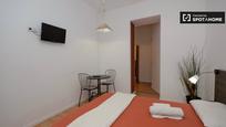 Bedroom of Flat to rent in  Madrid Capital  with Air Conditioner, Heating and Balcony