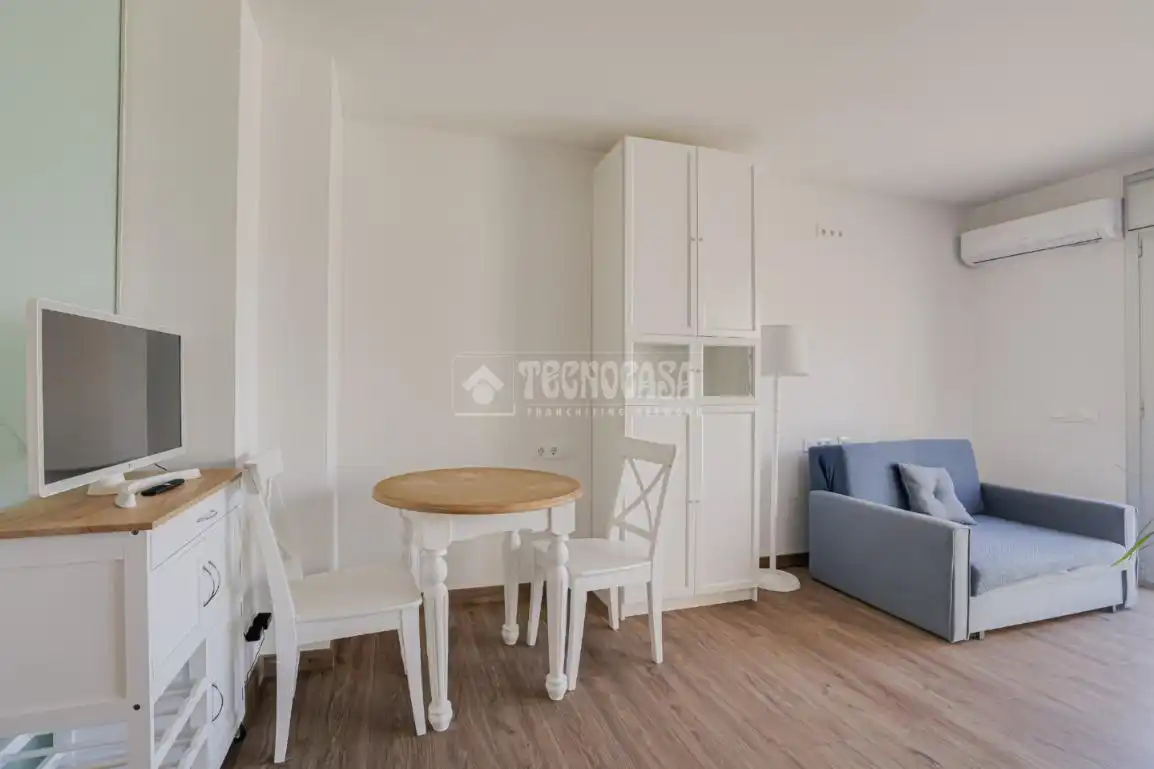 Sala d'estar de Estudi en venda en Mataró amb Aire condicionat i Balcó