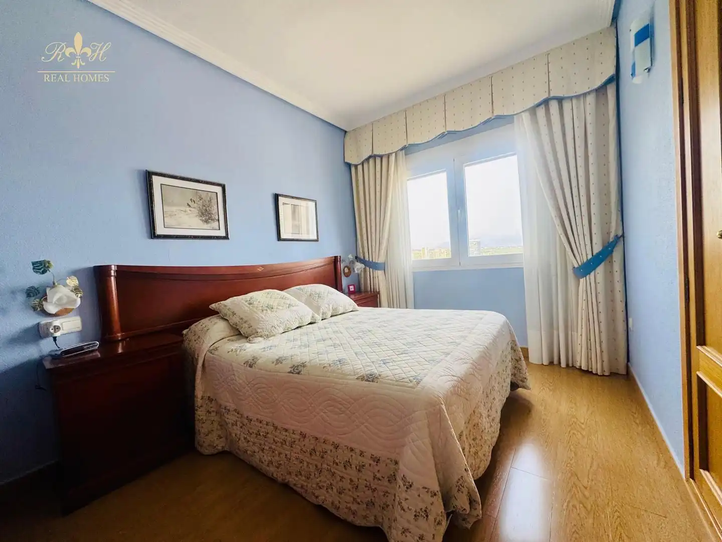 Habitación de Piso en venta en Benidorm con Aire acondicionado, Terraza y Piscina