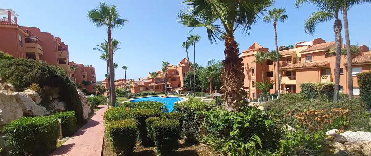 Vista exterior de Planta baixa en venda en Marbella amb Aire condicionat, Calefacció i Terrassa
