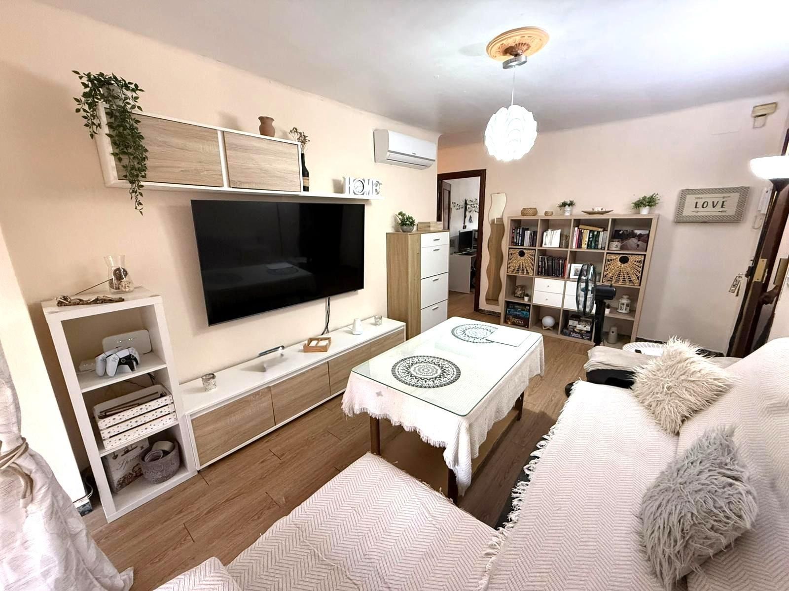 Living room of Flat for sale in  Sevilla Capital  with Air Conditioner and Terrace