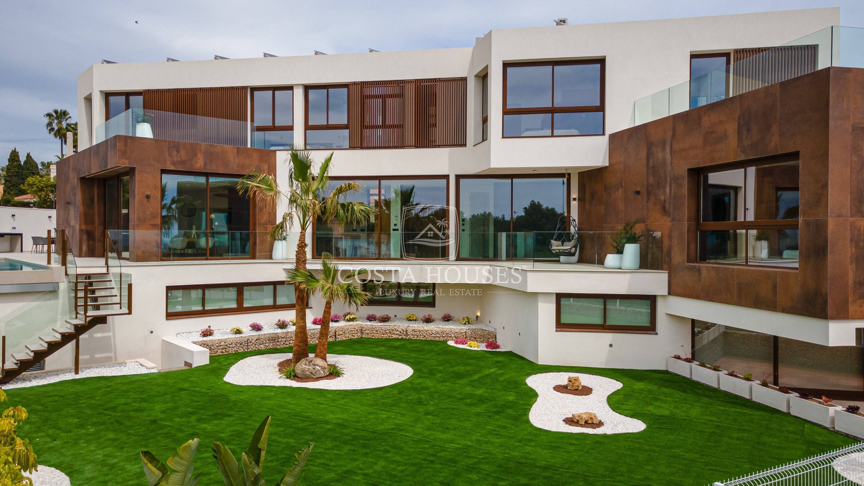 Vista exterior de Casa o xalet en venda en Benidorm amb Aire condicionat, Calefacció i Jardí privat