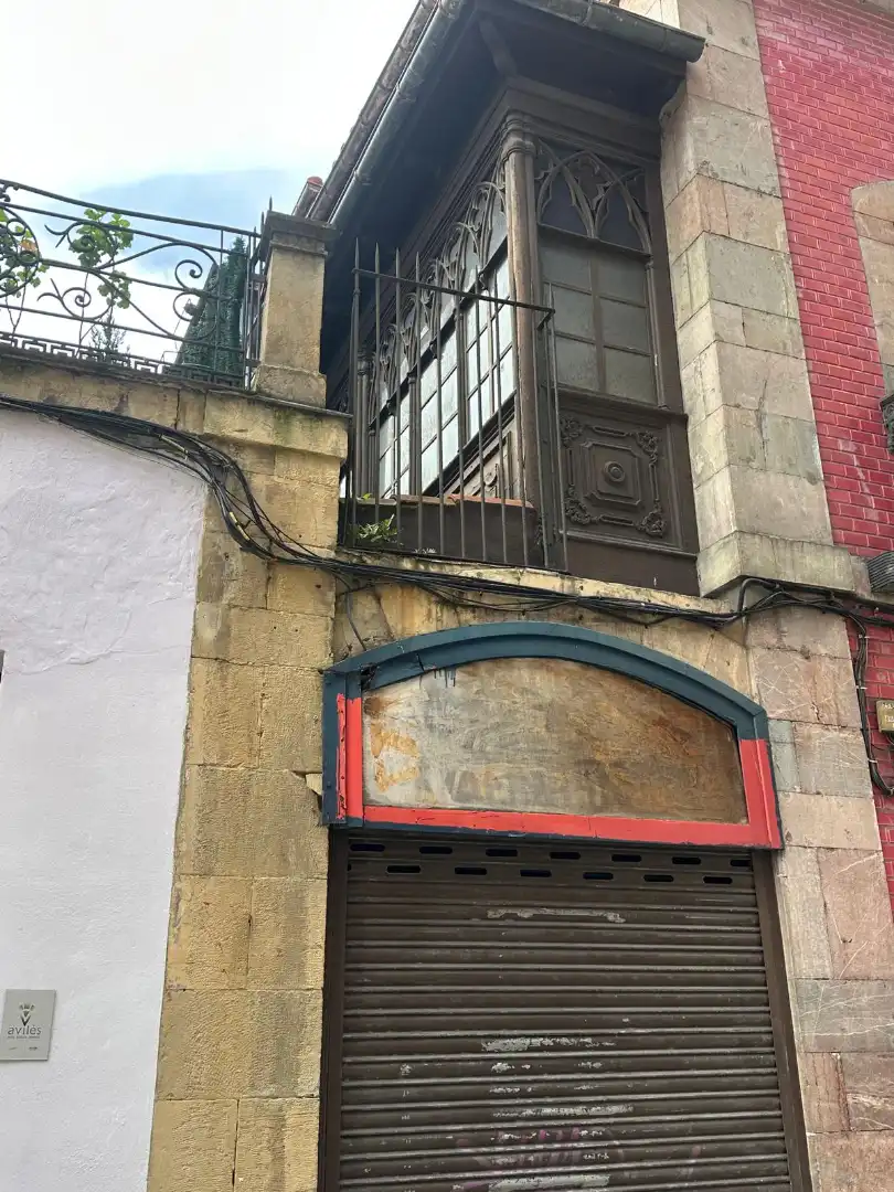 Außenansicht von Gebäude zum Verkauf in Avilés