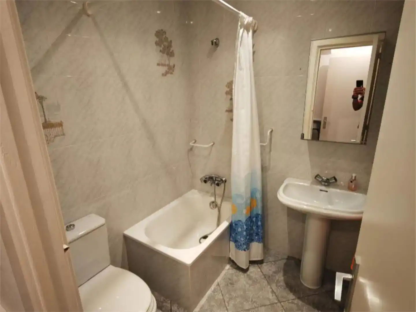Bany de Pis en venda en Girona Capital amb Aire condicionat