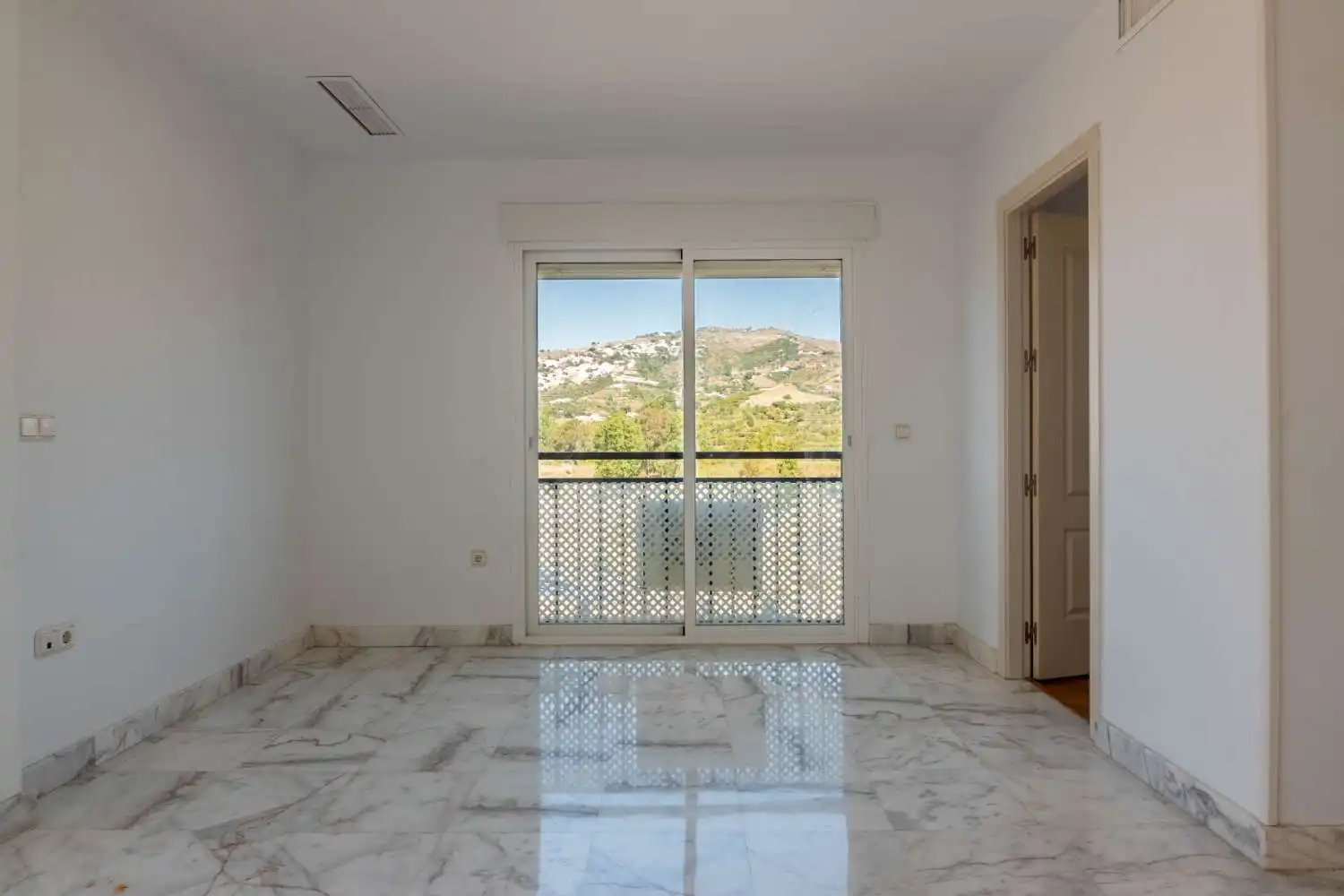 Habitación de Apartamento en venta en Salobreña con Aire acondicionado y Terraza