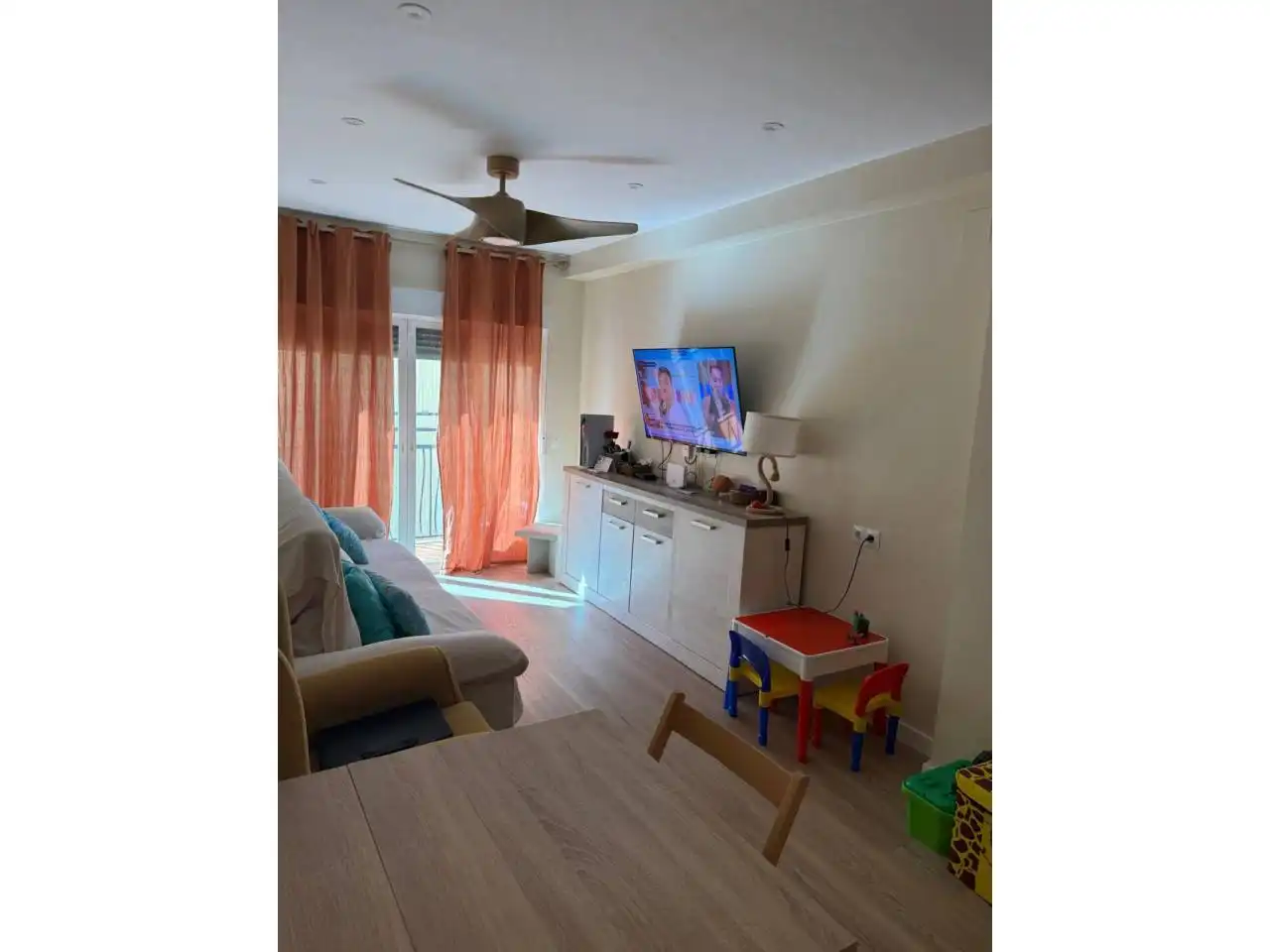 Living room of Flat for sale in Camas  with Air Conditioner, Heating and Parquet flooring