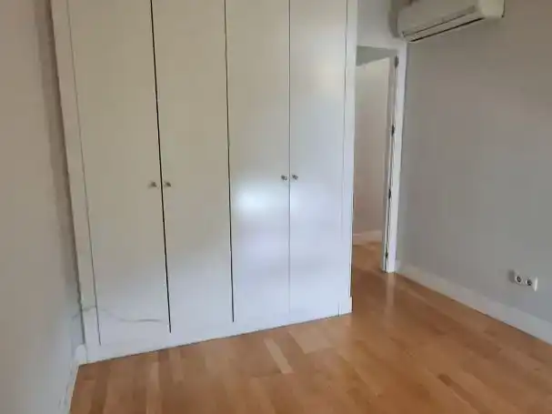Schlafzimmer von Wohnung zur Miete in  Madrid Capital mit Klimaanlage und Schwimmbad