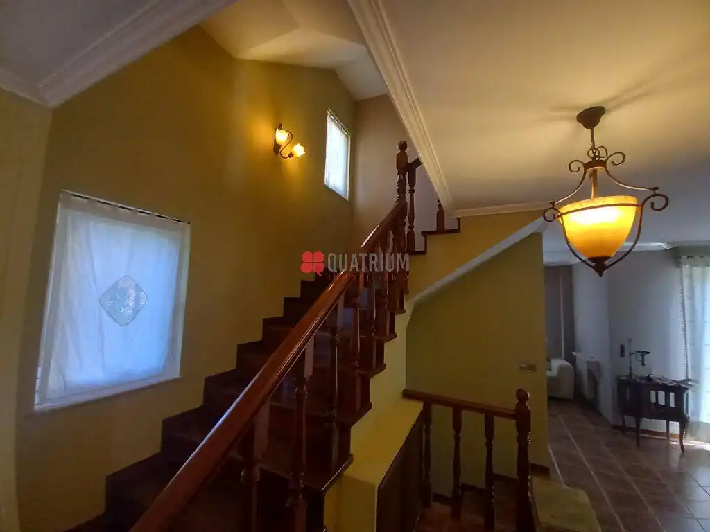 Casa o chalet de alquiler en Santiago de Compostela  con Calefacción, Jardín privado y Trastero