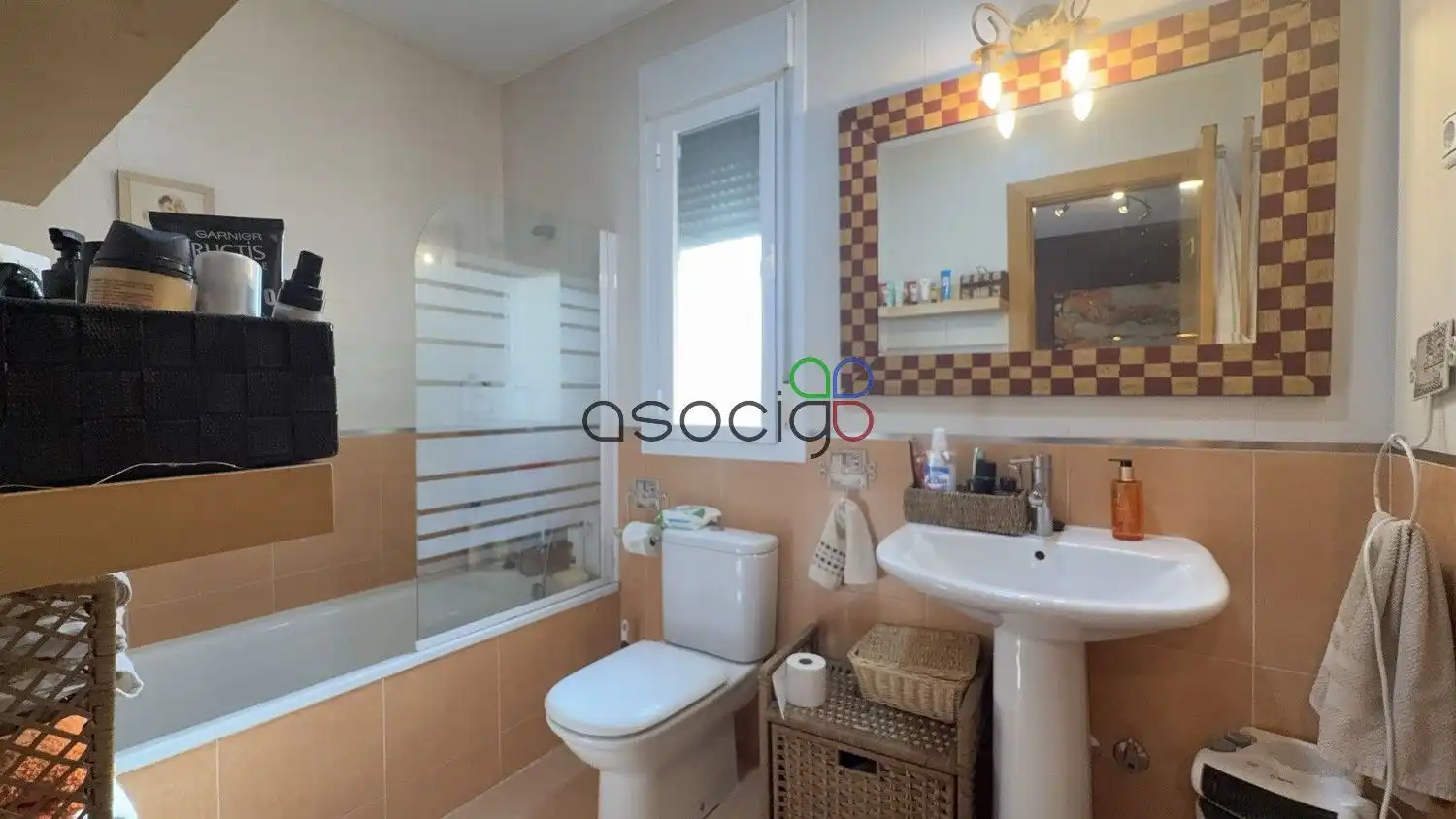 Baño de Casa adosada en venta en Cabanillas del Campo con Calefacción, Jardín privado y Terraza