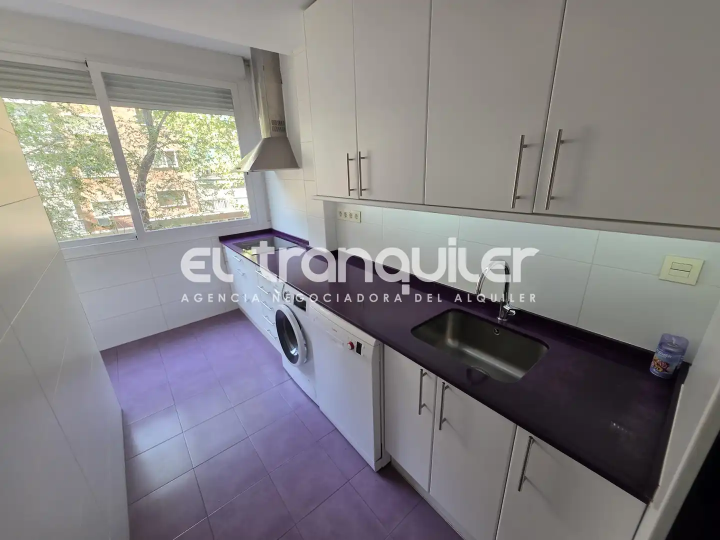 Kitchen of Flat for rent in Madrid  with Air Conditioner, Furnished and Washing machine