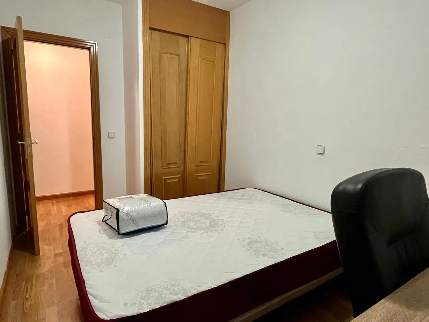 Bedroom of Flat for share in Villanueva de la Cañada  with Heating, Parquet flooring and Terrace