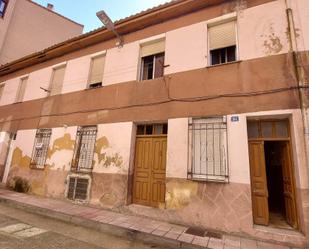 Vista exterior de Casa o xalet en venda en La Robla  amb Calefacció, Terrassa i Traster