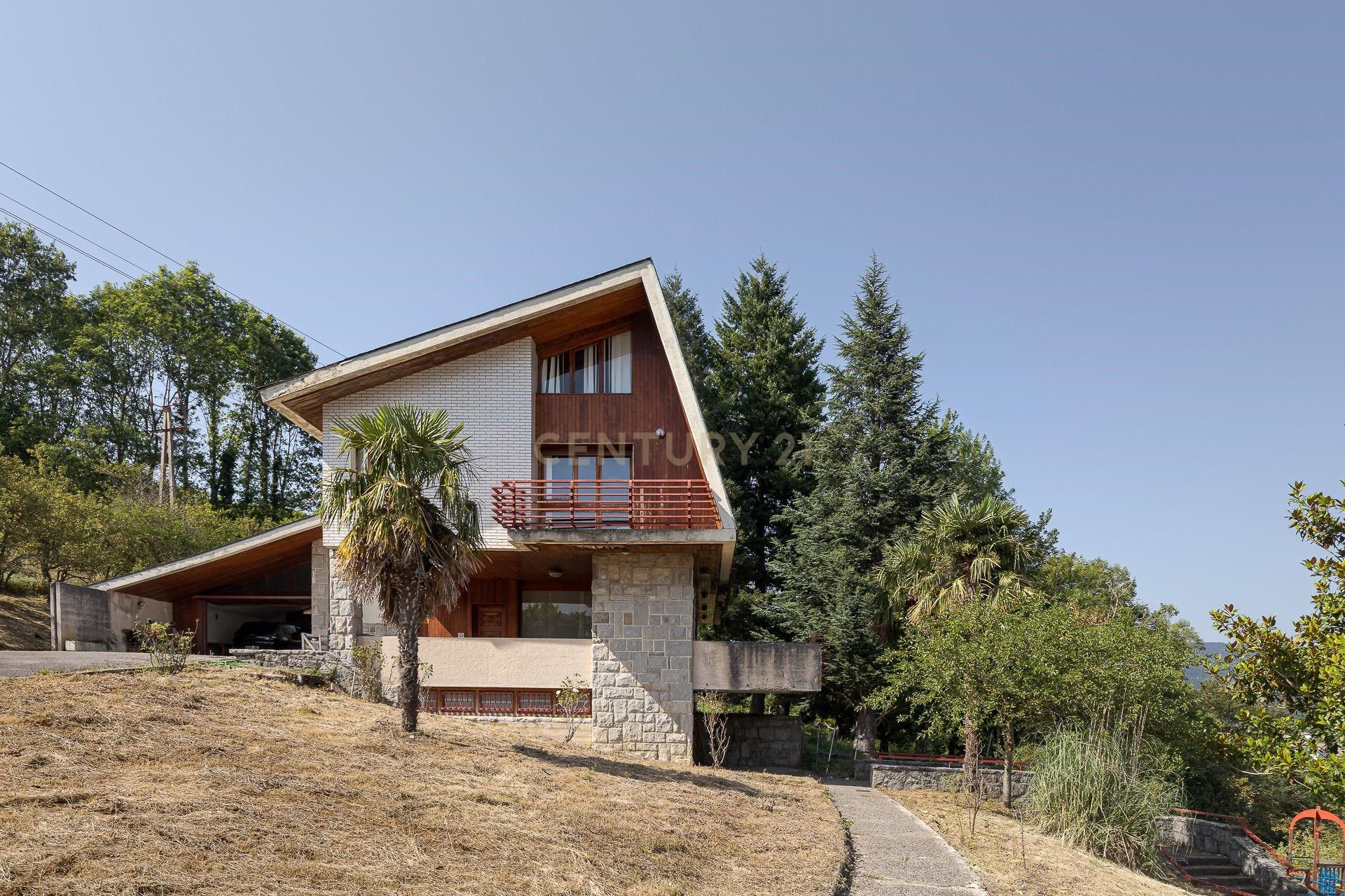 Vista exterior de Casa o xalet en venda en Altsasu / Alsasua amb Terrassa i Piscina