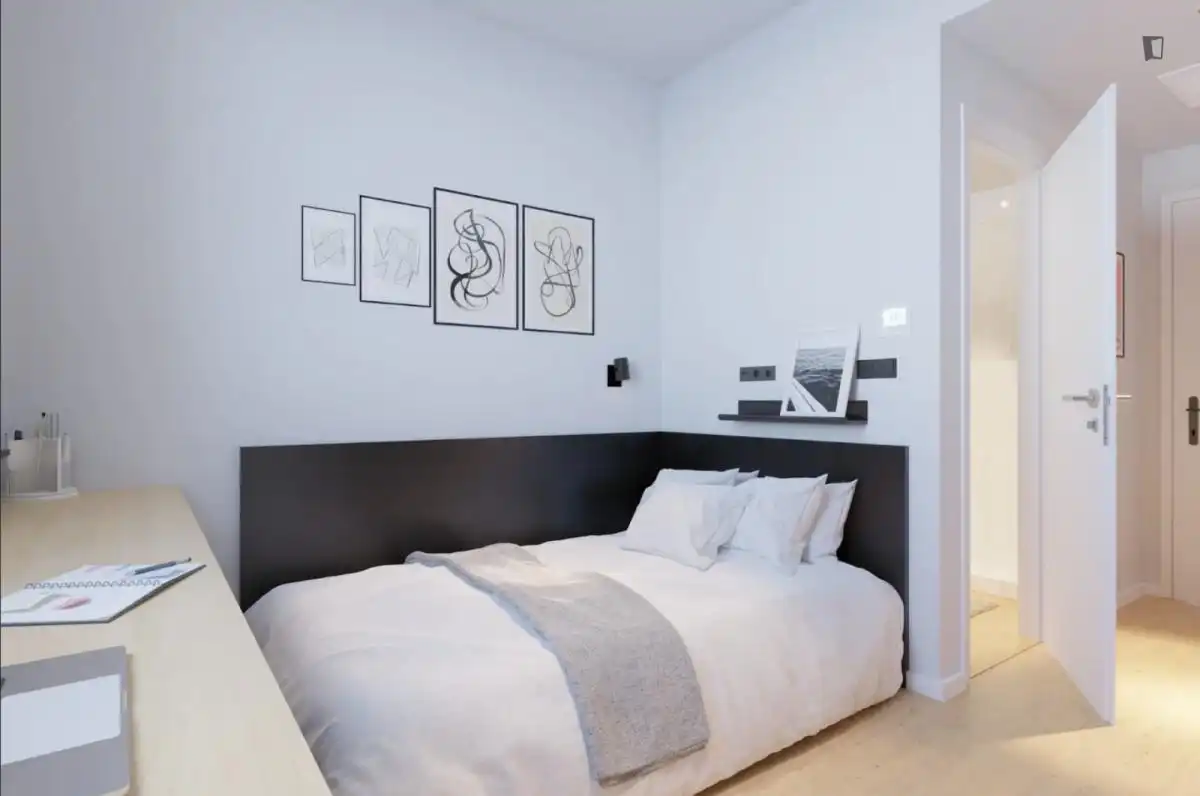 Bedroom of Flat for share in  Pamplona / Iruña  with Air Conditioner, Furnished and Internet