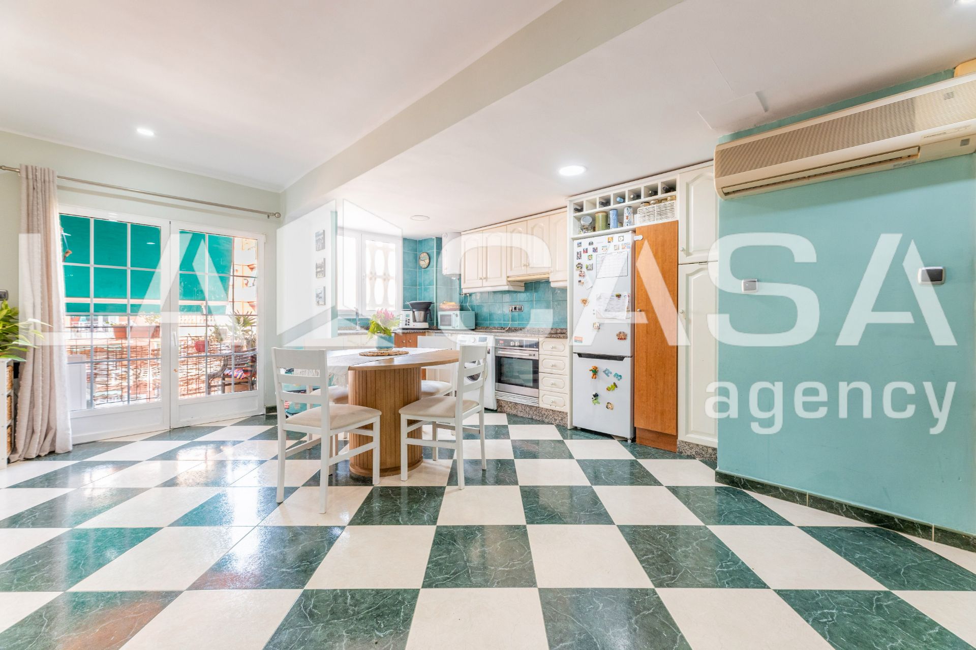 Kitchen of Flat for sale in  Valencia Capital  with Air Conditioner, Furnished and Oven