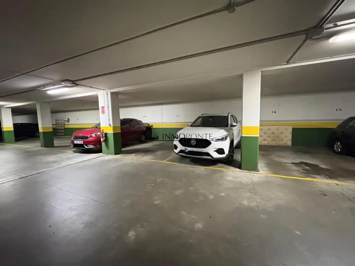 Aparcament de Apartament en venda en Pontevedra Capital  amb Calefacció i Traster