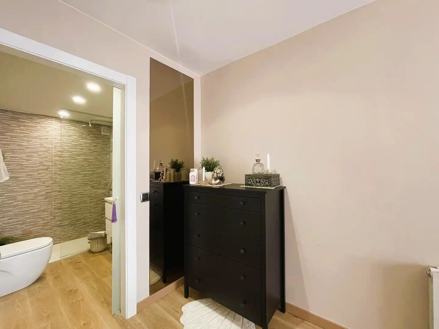 Schlafzimmer von Wohnung zum Verkauf in Girona mit Klimaanlage, Abstellraum und Balkon