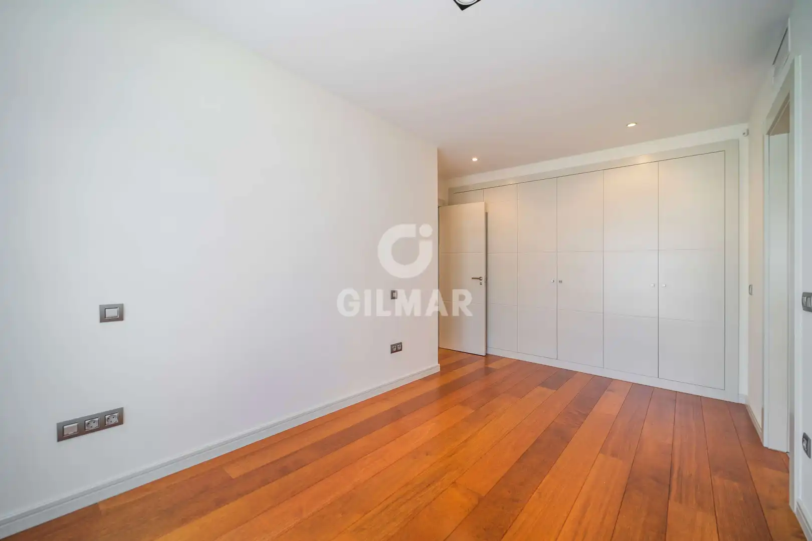 Bedroom of Duplexes for sale in Pozuelo de Alarcón  with Heating, Private garden and Storage room