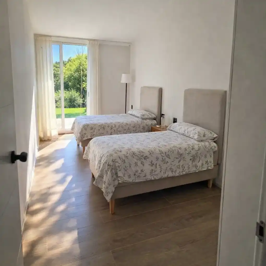 Dormitori de Casa o xalet en venda en Vitoria - Gasteiz amb Calefacció i Jardí privat