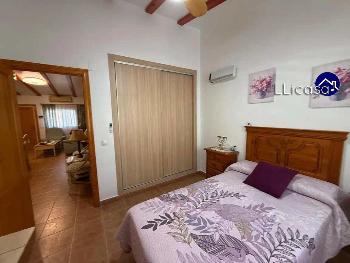 Habitación de Casa adosada en venta en La Pobla de Vallbona con Aire acondicionado, Jardín privado y Terraza