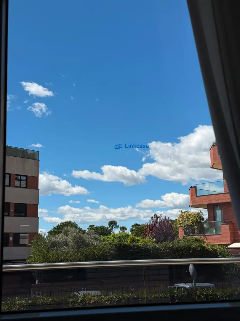 Vista exterior de Pis de lloguer en Pozuelo de Alarcón amb Aire condicionat, Calefacció i Jardí privat