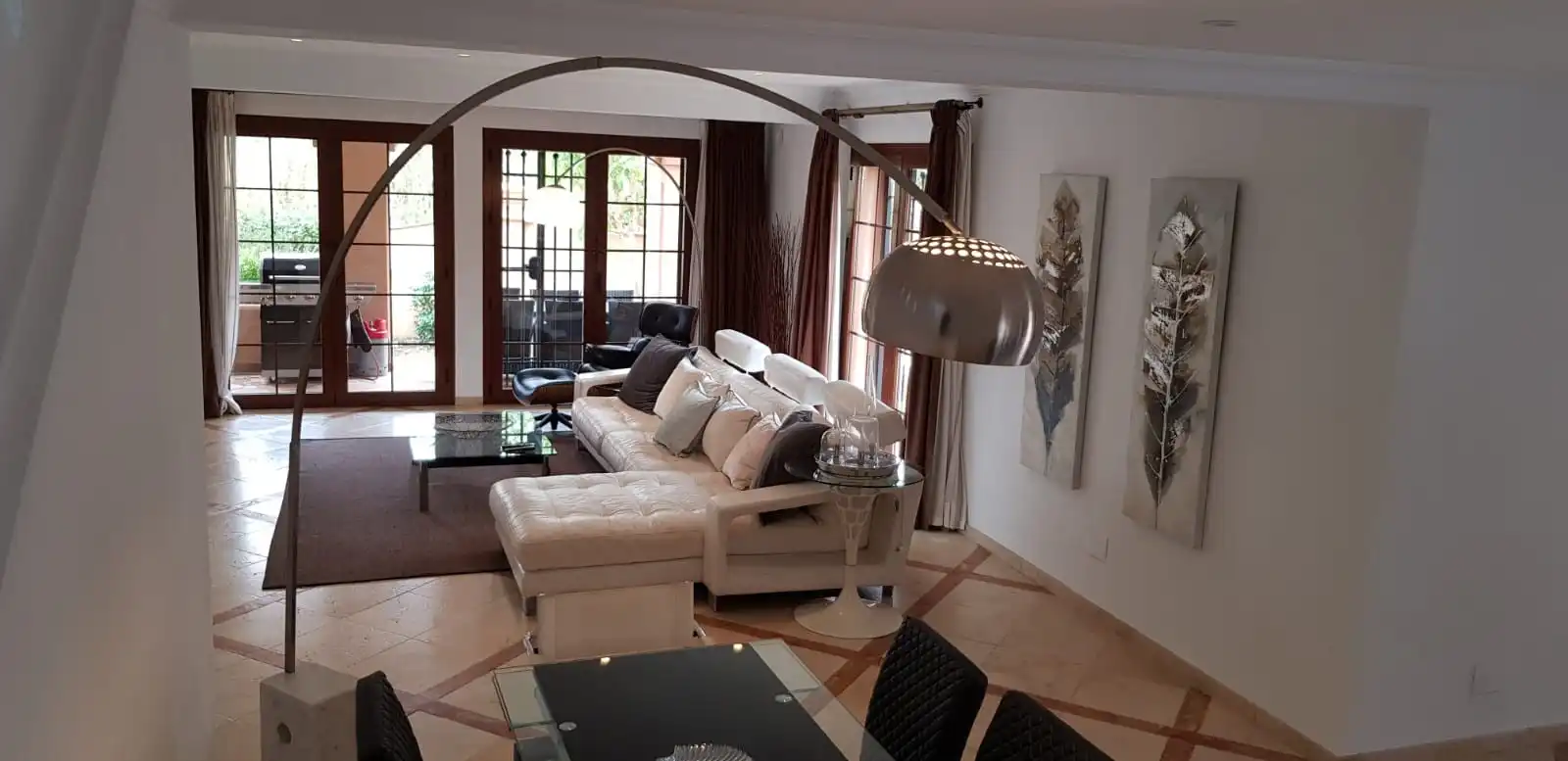 Sala de estar de Casa o chalet de alquiler en Estepona con Aire acondicionado, Jardín privado y Terraza