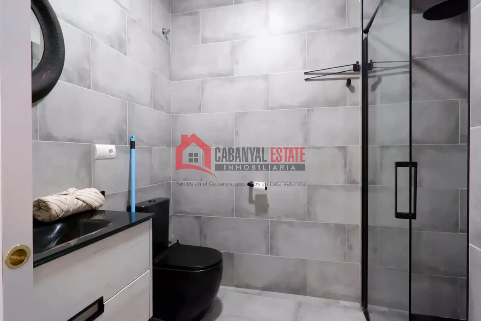 Baño de Apartamento en venta en Valencia con Aire acondicionado, Calefacción y Amueblado